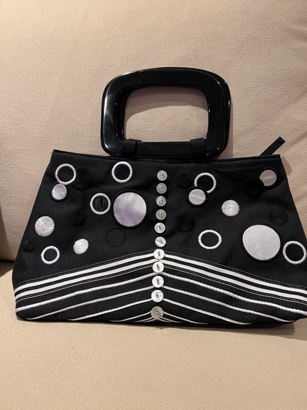 Black and White Embroidered Circle Accent Wristlet